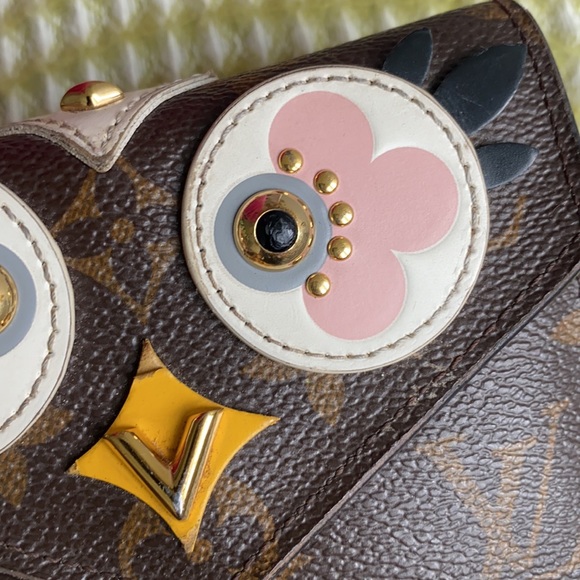 Louis Vuitton Monogram LovelyBird Victorine Wallet - Picture 4 of 15